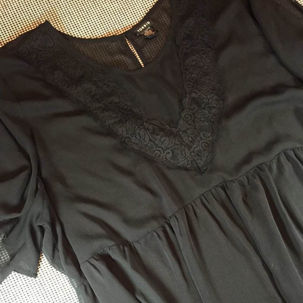 Black Sheer Torrid Tunic, sz 4